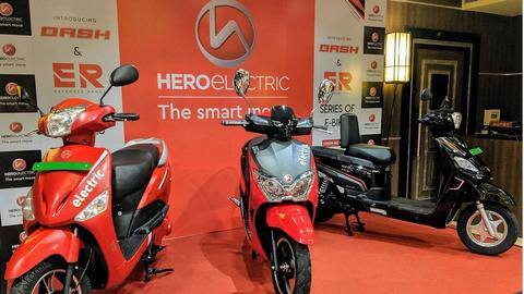 इलेक्ट्रिक वाहनों के लिए 20,000 मैकेनिकों को ट्रेनिंग देगी हीरो इलेक्ट्रिक, बनाएगी हजारों चार्जिंग स्टेशन्स इलेक्ट्रिक वाहनों के लिए 20,000 मैकेनिकों को ट्रेनिंग देगी हीरो इलेक्ट्रिक, बनाएगी हजारों चार्जिंग स्टेशन्स