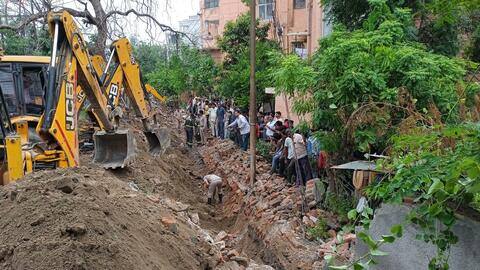 उत्तर प्रदेश: नोएडा में दीवार गिरने से 4 मजदूरों की मौत, 9 अस्पताल में भर्ती उत्तर प्रदेश: नोएडा में दीवार गिरने से 4 मजदूरों की मौत, 9 अस्पताल में भर्ती