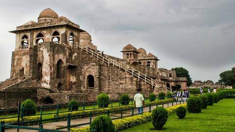 इंदौर के नजदीक मौजूद हैं ये ऑफबीट पर्यटन स्थल, जहां मजे से बितेंगे छुट्टियों के दिन इंदौर के नजदीक मौजूद हैं ये ऑफबीट पर्यटन स्थल, जहां मजे से बितेंगे छुट्टियों के दिन