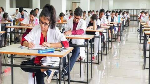 कोरोना महामारी के प्रकोप के बीच केंद्र ने स्थगित की NEET PG 2021 परीक्षा कोरोना महामारी के प्रकोप के बीच केंद्र ने स्थगित की NEET PG 2021 परीक्षा