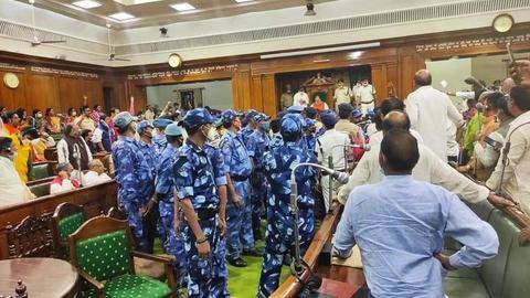 बिहार विधानसभा में आखिर क्यों मचा था बवाल? बिहार विधानसभा में आखिर क्यों मचा था बवाल?