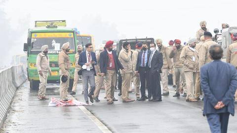 प्रधानमंत्री की सुरक्षा में चूक: जिम्मेदार पुलिस अधिकारियों के खिलाफ कार्रवाई कर सकता है केंद्र प्रधानमंत्री की सुरक्षा में चूक: जिम्मेदार पुलिस अधिकारियों के खिलाफ कार्रवाई कर सकता है केंद्र