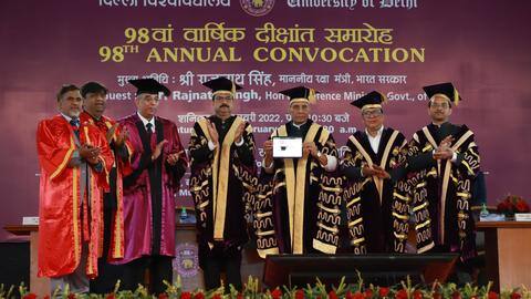 दिल्ली विश्वविद्यालय के 1.73 लाख छात्रों को मिली डिजिटल डिग्री, PhD देने का बनाया रिकॉर्ड दिल्ली विश्वविद्यालय के 1.73 लाख छात्रों को मिली डिजिटल डिग्री, PhD देने का बनाया रिकॉर्ड