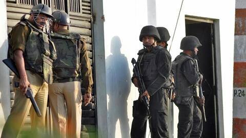 ATS ने लखनऊ में गिरफ्तार किए अलकायदा के दो संदिग्ध आतंकी, प्रेशर कुकर बम बरामद ATS ने लखनऊ में गिरफ्तार किए अलकायदा के दो संदिग्ध आतंकी, प्रेशर कुकर बम बरामद