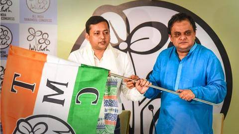 पश्चिम बंगाल में भाजपा को एक और झटका, विधायक तन्मय घोष TMC में हुए शामिल पश्चिम बंगाल में भाजपा को एक और झटका, विधायक तन्मय घोष TMC में हुए शामिल