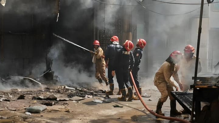 संकरे रास्ते, 6 के लाइसेंस पर बनाए 25 कमरे; दिल्ली होटल आगजनी में सामने आईं लापरवाहियां