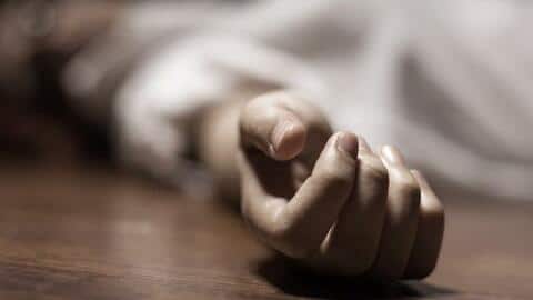 उत्तर प्रदेश: शिक्षक की पिटाई से घायल दलित छात्र की मौत, परिजनों ने किया प्रदर्शन उत्तर प्रदेश: शिक्षक की पिटाई से घायल दलित छात्र की मौत, परिजनों ने किया प्रदर्शन