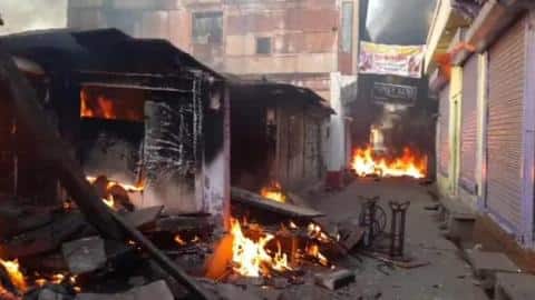 राजस्थान: सांप्रदायिक हिंसा के बाद करौली में कर्फ्यू, इंटरनेट भी बंद; अब तक क्या-क्या हुआ? राजस्थान: सांप्रदायिक हिंसा के बाद करौली में कर्फ्यू, इंटरनेट भी बंद; अब तक क्या-क्या हुआ?