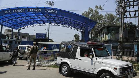जम्मू हवाई अड्डे पर हुए धमाकों को पुलिस प्रमुख ने बताया आतंकी हमला जम्मू हवाई अड्डे पर हुए धमाकों को पुलिस प्रमुख ने बताया आतंकी हमला