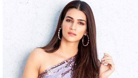 'गणपत' का पहला शेड्यूल पूरा करते ही 'शहजादा' की शूटिंग में जुटीं कृति सैनन 'गणपत' का पहला शेड्यूल पूरा करते ही 'शहजादा' की शूटिंग में जुटीं कृति सैनन