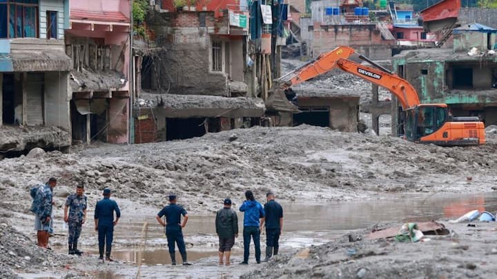 नेपाल बाढ़ में 734 मौतें, 3,000 लापता; 898 कर्मचारी अलग-अलग सुरंगों में फंसे