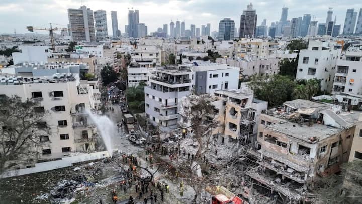 ईरान युद्ध का एक महीना: 3,300 की मौत, 10 लाख विस्थापित; आकंड़ों में जानें भयावहता