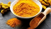 हल्दी असली है या मिलावटी? घर बैठे ऐसे करें पहचान