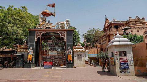 उत्तर प्रदेश: मथुरा-वृंदावन के 22 वार्ड तीर्थ स्थल घोषित, शराब और मांस की बिक्री पर रोक उत्तर प्रदेश: मथुरा-वृंदावन के 22 वार्ड तीर्थ स्थल घोषित, शराब और मांस की बिक्री पर रोक