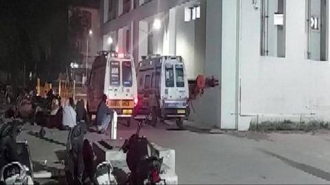 गुजरात: सूरत में जहरीली गैस लीक होने से 6 लोगों की मौत, 20 अस्पताल में भर्ती गुजरात: सूरत में जहरीली गैस लीक होने से 6 लोगों की मौत, 20 अस्पताल में भर्ती