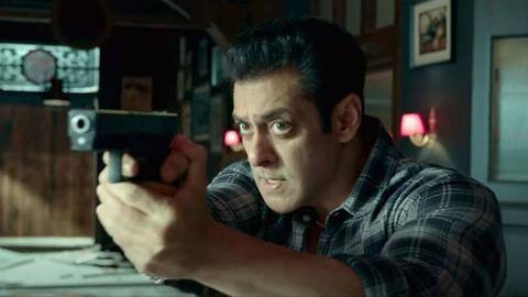 भारत में केवल तीन सिनेमाघरों में रिलीज हुई 'राधे', पहले वीकेंड पर की इतनी कमाई भारत में केवल तीन सिनेमाघरों में रिलीज हुई 'राधे', पहले वीकेंड पर की इतनी कमाई
