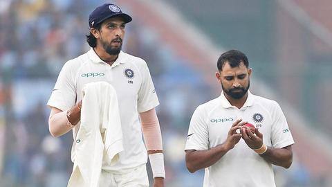 दक्षिण अफ्रीका बनाम भारत: टेस्ट सीरीज में ये अहम रिकार्ड्स बना सकते हैं भारतीय गेंदबाज दक्षिण अफ्रीका बनाम भारत: टेस्ट सीरीज में ये अहम रिकार्ड्स बना सकते हैं भारतीय गेंदबाज