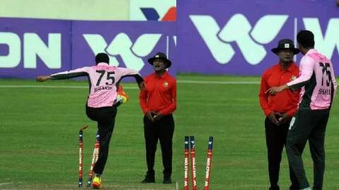 स्टंप उखाड़कर फेंकने और अंपायर से बदतमीजी करने के बाद शाकिब पर लग सकता है बैन स्टंप उखाड़कर फेंकने और अंपायर से बदतमीजी करने के बाद शाकिब पर लग सकता है बैन