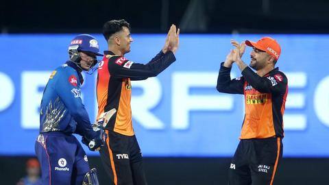 MI बनाम SRH: मुंबई ने दिया 151 रनों का लक्ष्य, विजय शंकर ने की उम्दा गेंदबाजी MI बनाम SRH: मुंबई ने दिया 151 रनों का लक्ष्य, विजय शंकर ने की उम्दा गेंदबाजी