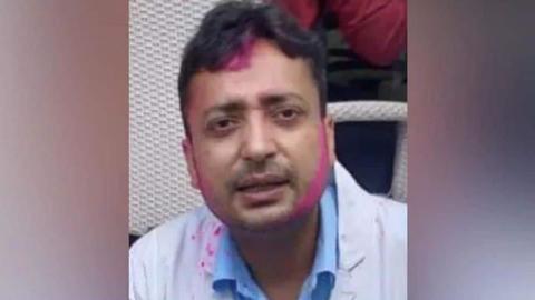 दिल्ली: कोरोना वायरस महामारी से परेशान डॉक्टर ने फंदे से झूलकर की आत्महत्या दिल्ली: कोरोना वायरस महामारी से परेशान डॉक्टर ने फंदे से झूलकर की आत्महत्या