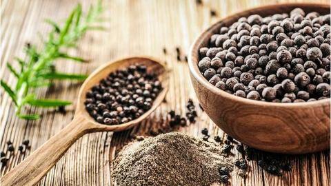 स्वास्थ्य के लिए नुकसानदायक है काली मिर्च का अधिक सेवन, हो सकती हैं ये समस्याएं स्वास्थ्य के लिए नुकसानदायक है काली मिर्च का अधिक सेवन, हो सकती हैं ये समस्याएं