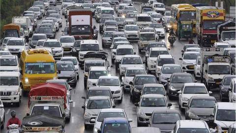 दिल्ली में 10 साल पुराने डीजल वाहनों पर लगा प्रतिबंध, अब कैसे करें उनका इस्तेमाल? दिल्ली में 10 साल पुराने डीजल वाहनों पर लगा प्रतिबंध, अब कैसे करें उनका इस्तेमाल?