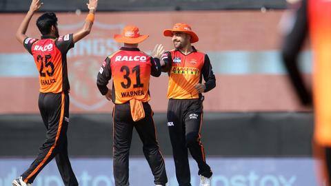 PBKS बनाम SRH: सनराइजर्स की दमदार गेंदबाजी के सामने पंजाब ने बनाए 120 रन PBKS बनाम SRH: सनराइजर्स की दमदार गेंदबाजी के सामने पंजाब ने बनाए 120 रन