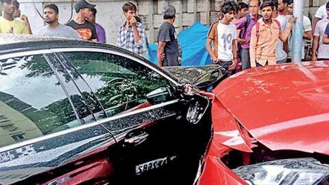 कोलकाता: जैगुआर चला रही युवती ने राहगीर महिला को कुचला, मौके पर ही मौत कोलकाता: जैगुआर चला रही युवती ने राहगीर महिला को कुचला, मौके पर ही मौत
