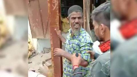 मध्य प्रदेश: उज्जैन में मुस्लिम व्यक्ति से जबरदस्ती लगवाए 'जय श्री राम' के नारे, दो गिरफ्तार मध्य प्रदेश: उज्जैन में मुस्लिम व्यक्ति से जबरदस्ती लगवाए 'जय श्री राम' के नारे, दो गिरफ्तार