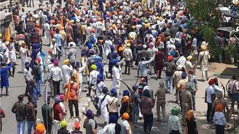 पंजाब: पटियाला में शिवसेना की रैली में दो गुटों में झड़प, पुलिस ने की हवाई फायरिंग पंजाब: पटियाला में शिवसेना की रैली में दो गुटों में झड़प, पुलिस ने की हवाई फायरिंग