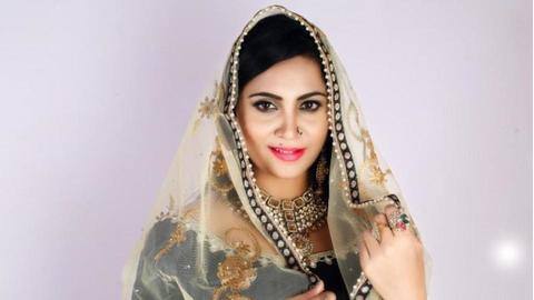 'बिग बॉस' फेम अर्शी अपने स्वयंवर 'आएंगे तेरे सजना' के लिए लेंगी 7 करोड़ रुपये फीस 'बिग बॉस' फेम अर्शी अपने स्वयंवर 'आएंगे तेरे सजना' के लिए लेंगी 7 करोड़ रुपये फीस