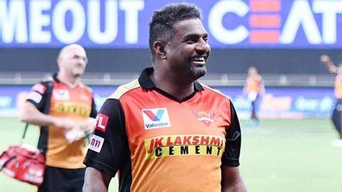 IPL 2021: मुथैया मुरलीधरन की चेन्नई में एंजियोप्लास्टी हुई, कुछ दिनों में टीम से जुड़ेंगे- रिपोर्ट IPL 2021: मुथैया मुरलीधरन की चेन्नई में एंजियोप्लास्टी हुई, कुछ दिनों में टीम से जुड़ेंगे- रिपोर्ट