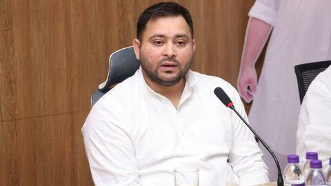 बिहार: तेजस्वी यादव ने किया एक महीने में बंपर नौकरियां निकालने का वादा बिहार: तेजस्वी यादव ने किया एक महीने में बंपर नौकरियां निकालने का वादा