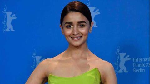 आलिया भट्ट कोरोना वायरस से संक्रमित हुईं, खुद को किया होम क्वारंटाइन आलिया भट्ट कोरोना वायरस से संक्रमित हुईं, खुद को किया होम क्वारंटाइन
