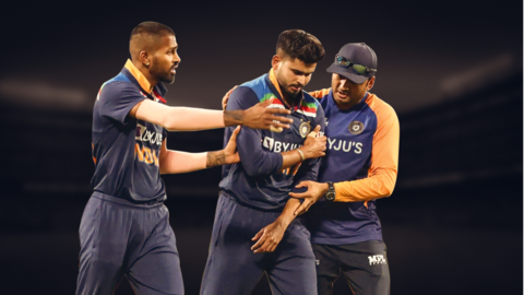 श्रेयस अय्यर के कंधे में लगी चोट, IPL में खेलने पर संदेह श्रेयस अय्यर के कंधे में लगी चोट, IPL में खेलने पर संदेह