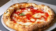 इटली के नेपोलीटाना पिज्जा का स्वाद भूल पाना है मुश्किल, कैसे ईजाद हुआ था यह व्यंजन?