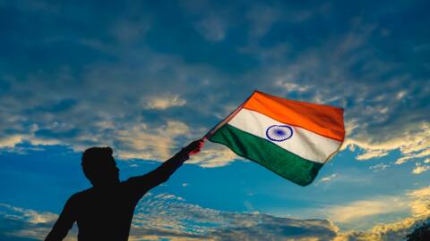 वाहनों पर तिरंगा फहराना पड़ न जाए मंहगा, जानिये क्या हैं नियम वाहनों पर तिरंगा फहराना पड़ न जाए मंहगा, जानिये क्या हैं नियम