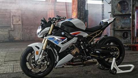जल्द लॉन्च होगी न्यू जनरेशन BMW S 1000 R, अपडेटेड फीचर्स के साथ मिलेगा दमदार इंजन जल्द लॉन्च होगी न्यू जनरेशन BMW S 1000 R, अपडेटेड फीचर्स के साथ मिलेगा दमदार इंजन