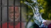 अमेरिका: भाई पर पानी फेंकने पर शख्स गिरफ्तार, हो सकती है 30 साल की जेल