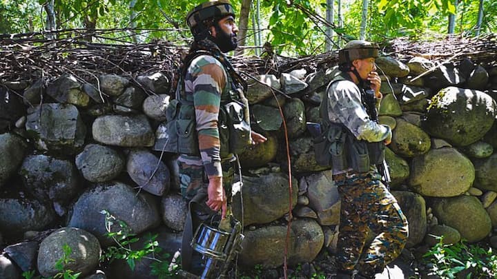जम्मू-कश्मीर के कुलगाम में मजदूरों पर आतंकी हमला, 2 की मौत