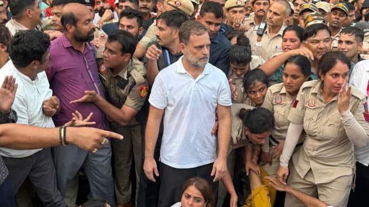 जंतर-मंतर जा रहे राहुल गांधी को पुलिस ने हिरासत में लिया, कार्यकर्ताओं का हंगामा