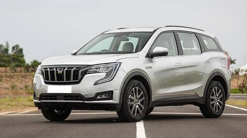 महिंद्रा ने XUV700 के दो नए वेरिएंट्स पेश किए, जानिए क्या है खास महिंद्रा ने XUV700 के दो नए वेरिएंट्स पेश किए, जानिए क्या है खास