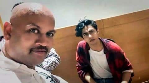 पुणे धोखाधड़ी मामला: आर्यन खान के साथ सेल्फी लेने वाले गोसावी के खिलाफ लुकआउट नोटिस पुणे धोखाधड़ी मामला: आर्यन खान के साथ सेल्फी लेने वाले गोसावी के खिलाफ लुकआउट नोटिस