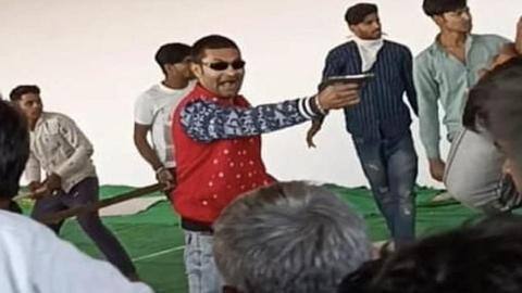 मध्य प्रदेश: दक्षिणपंथी संगठन के सदस्यों ने किया शादी में हमला, पूर्व सरपंच को गोली मारी मध्य प्रदेश: दक्षिणपंथी संगठन के सदस्यों ने किया शादी में हमला, पूर्व सरपंच को गोली मारी