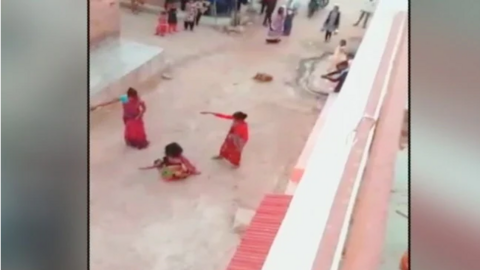 उत्तर प्रदेश: बेटी को जन्म देने पर पति और ससुराल वालों ने की महिला से मारपीट उत्तर प्रदेश: बेटी को जन्म देने पर पति और ससुराल वालों ने की महिला से मारपीट