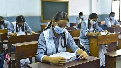 CBSE ने 10वीं-12वीं बोर्ड परीक्षाओं को लेकर जारी की गाइडलाइन, जानिए महत्वपूर्ण बातें CBSE ने 10वीं-12वीं बोर्ड परीक्षाओं को लेकर जारी की गाइडलाइन, जानिए महत्वपूर्ण बातें
