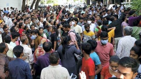 NEET: केरल में चेकिंग के नाम पर उतरवाए गए छात्राओं के इनरवियर, पुलिस में केस दर्ज NEET: केरल में चेकिंग के नाम पर उतरवाए गए छात्राओं के इनरवियर, पुलिस में केस दर्ज