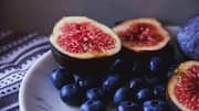 अंजीर बनाम ब्लूबेरी: कौन-सा फल आपके लिए है बेहतर?