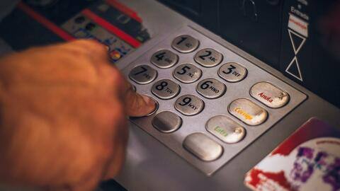 बिना डेबिट-क्रेडिट कार्ड के ATM से निकाल सकते हैं कैश, फॉलो करने होंगे ये स्टेप्स बिना डेबिट-क्रेडिट कार्ड के ATM से निकाल सकते हैं कैश, फॉलो करने होंगे ये स्टेप्स