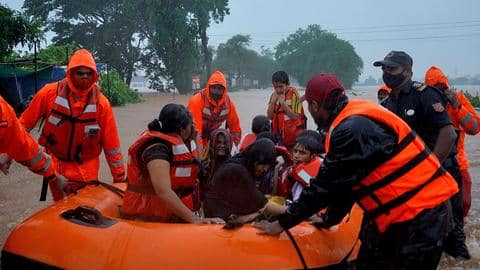 महाराष्ट्र में बारिश: मरने वालों का आंकड़ा 112 पहुंचा, 100 के करीब लापता महाराष्ट्र में बारिश: मरने वालों का आंकड़ा 112 पहुंचा, 100 के करीब लापता